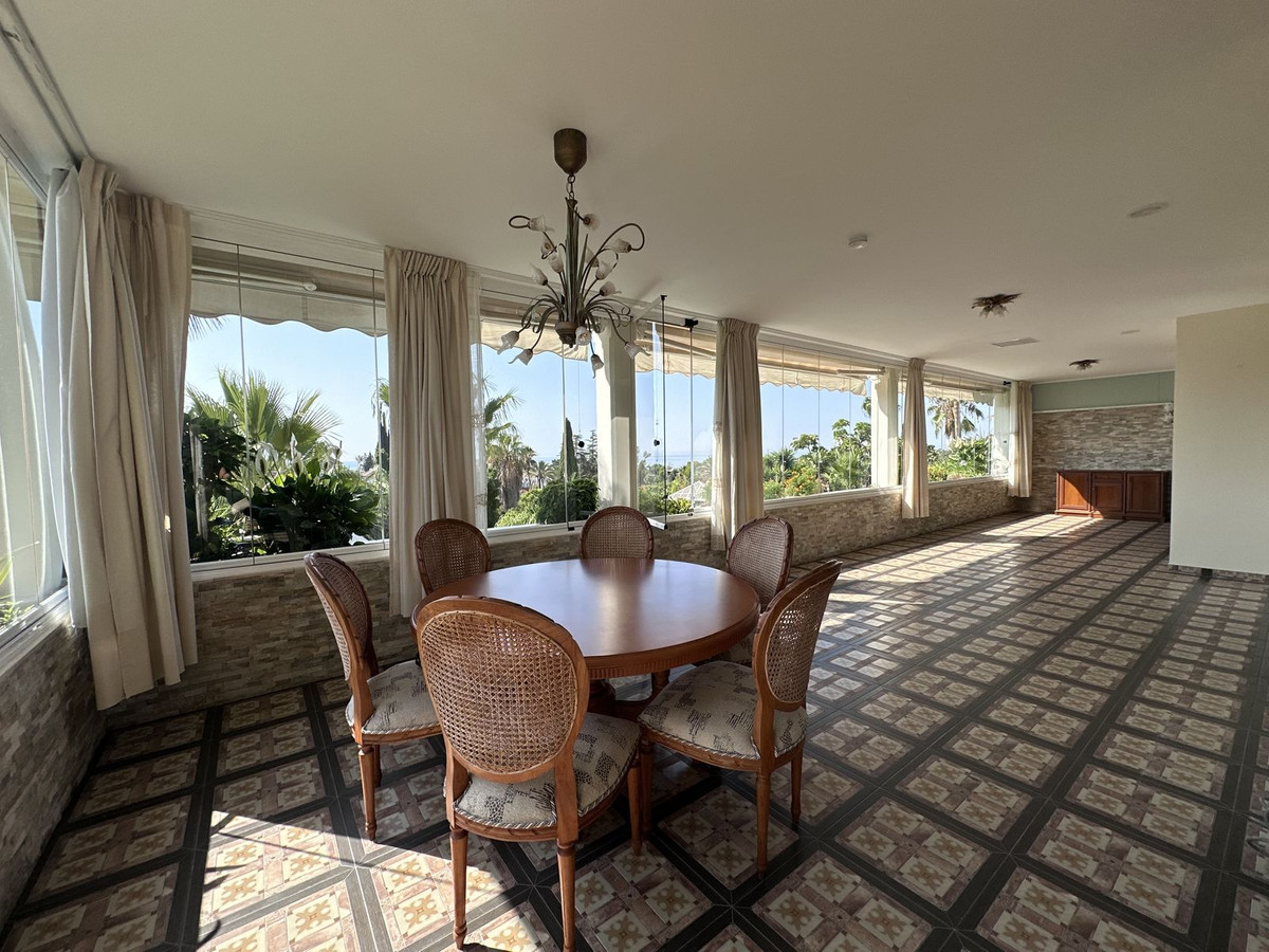 4 Bed Apartment for sale in The Golden Mile Costa Del Sol, Málaga, Spain