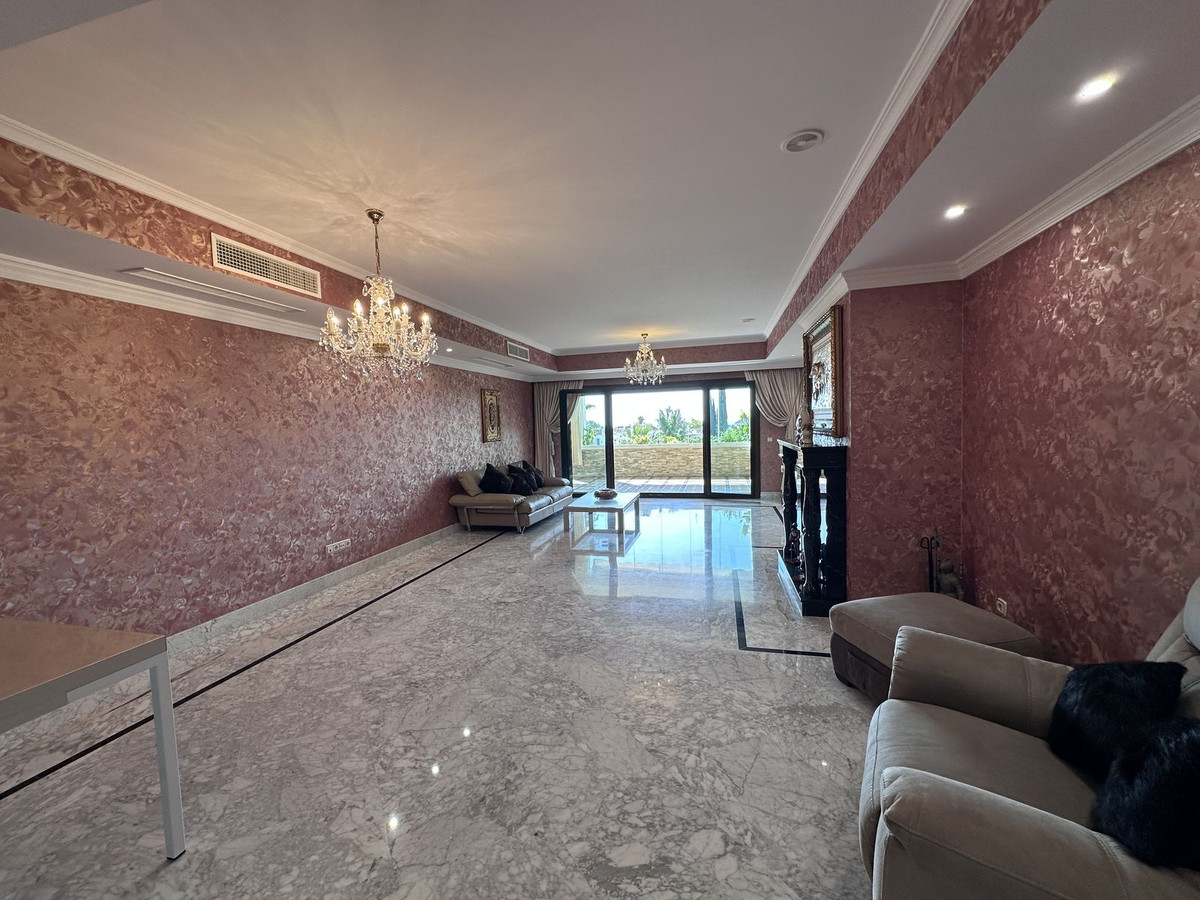4 Bed Apartment for sale in The Golden Mile Costa Del Sol, Málaga, Spain