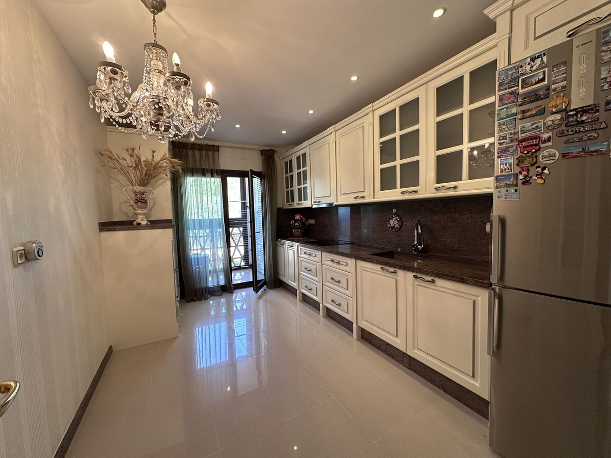 4 Bed Apartment for sale in The Golden Mile Costa Del Sol, Málaga, Spain