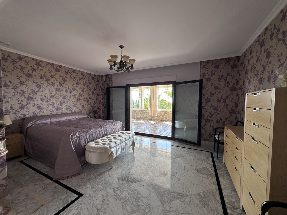4 Bed Apartment for sale in The Golden Mile Costa Del Sol, Málaga, Spain