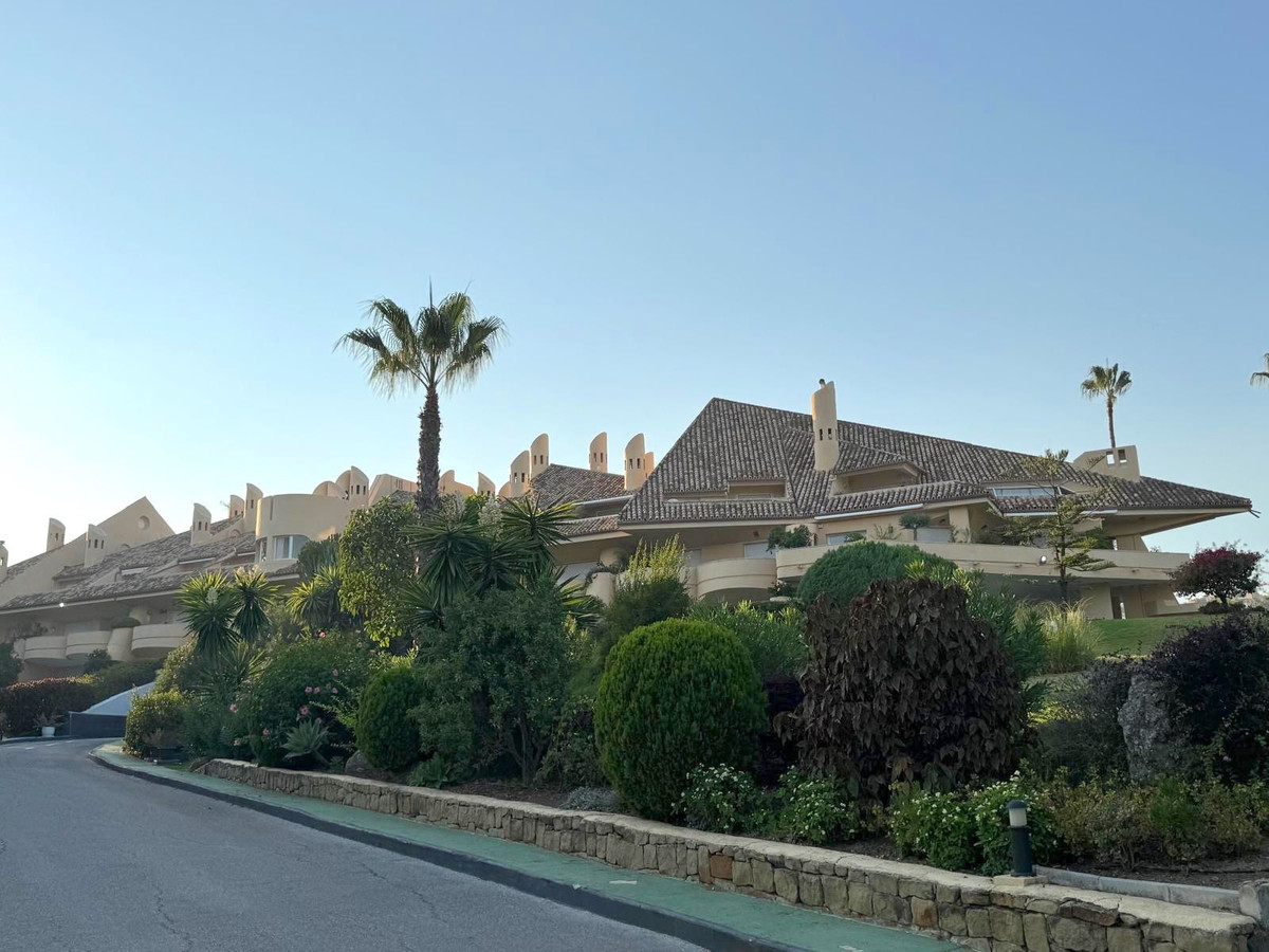 2 Bed Apartment for sale in Nueva Andalucía Costa Del Sol, Málaga, Spain