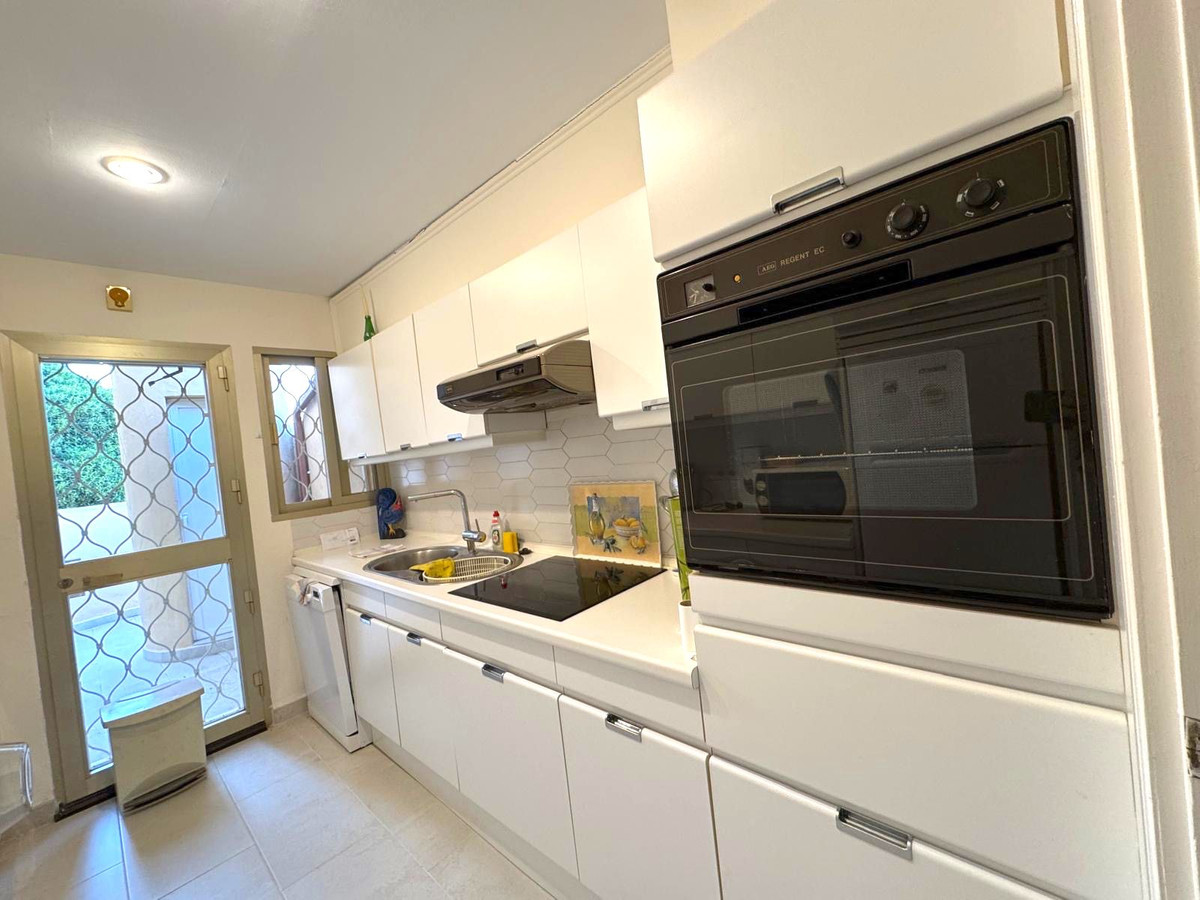 2 Bed Apartment for sale in Nueva Andalucía Costa Del Sol, Málaga, Spain