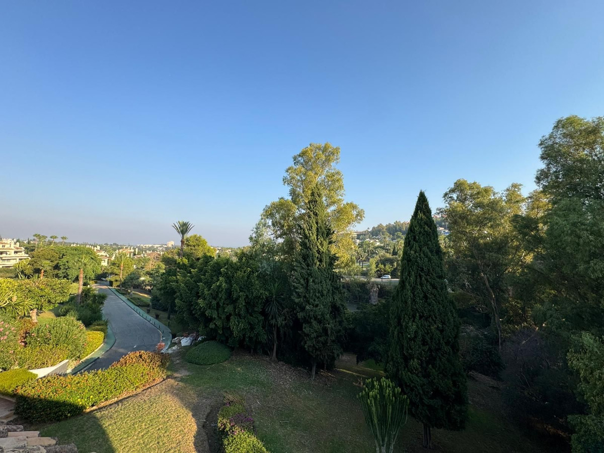2 Bed Apartment for sale in Nueva Andalucía Costa Del Sol, Málaga, Spain