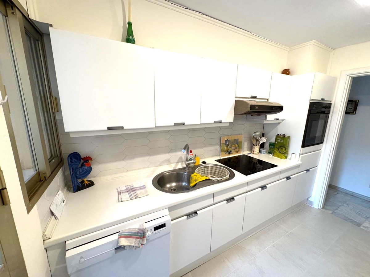 2 Bed Apartment for sale in Nueva Andalucía Costa Del Sol, Málaga, Spain