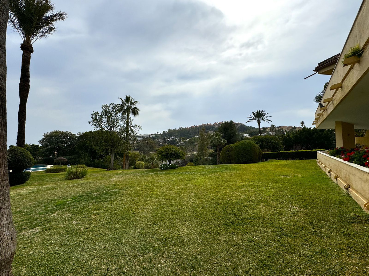 2 Bed Apartment for sale in Nueva Andalucía Costa Del Sol, Málaga, Spain