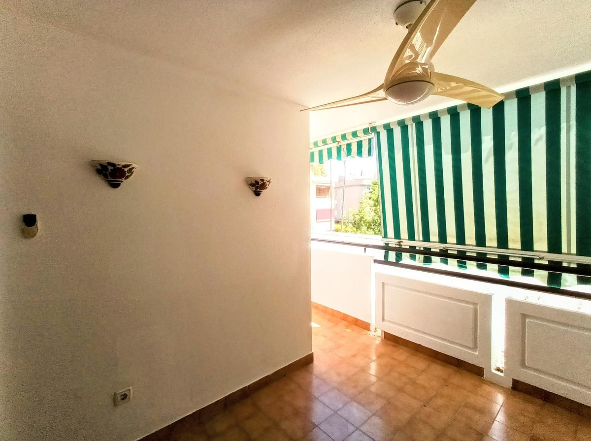 4 Bed Apartment for sale in La Carihuela Costa Del Sol, Málaga, Spain