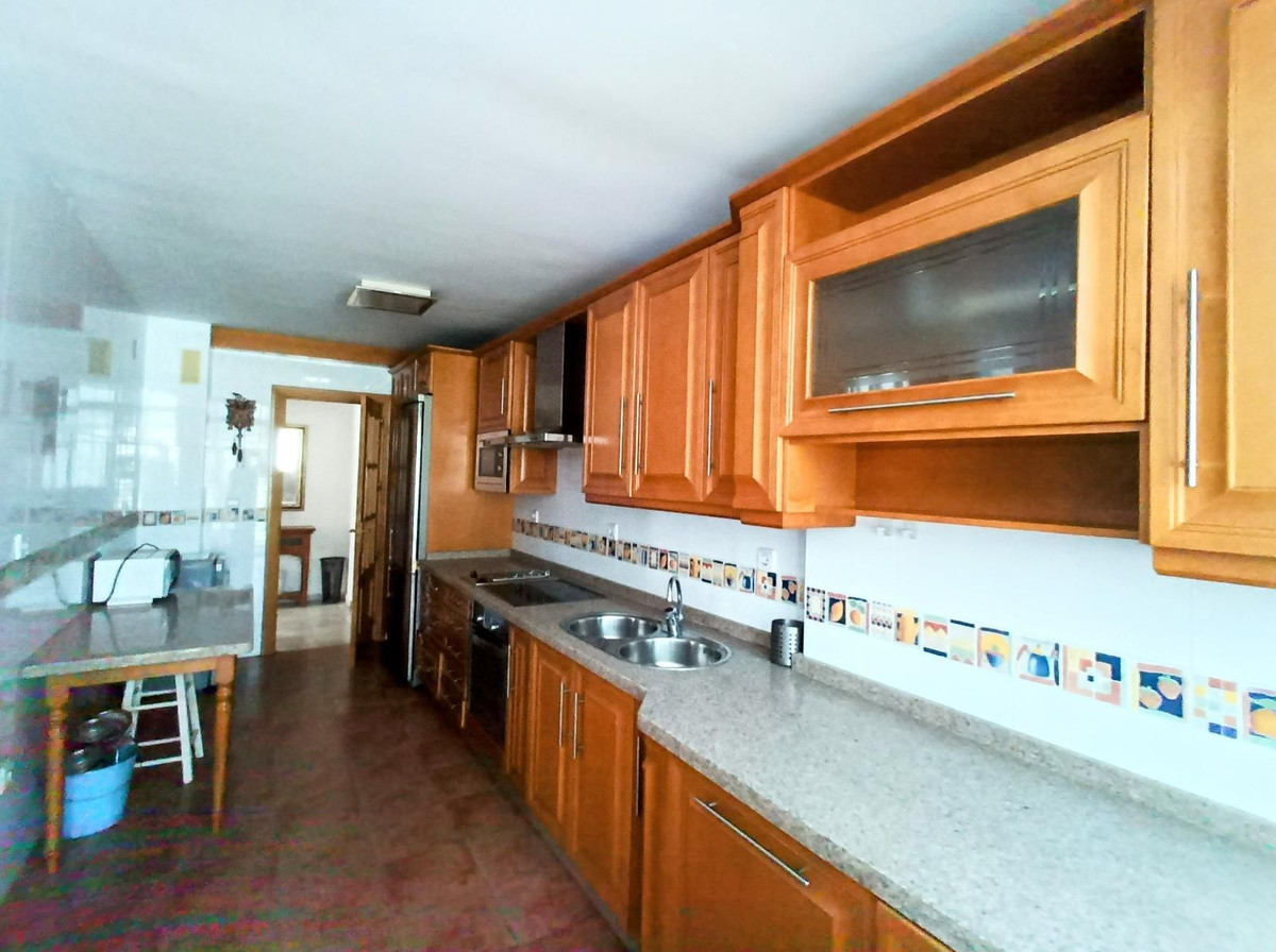 4 Bed Apartment for sale in La Carihuela Costa Del Sol, Málaga, Spain