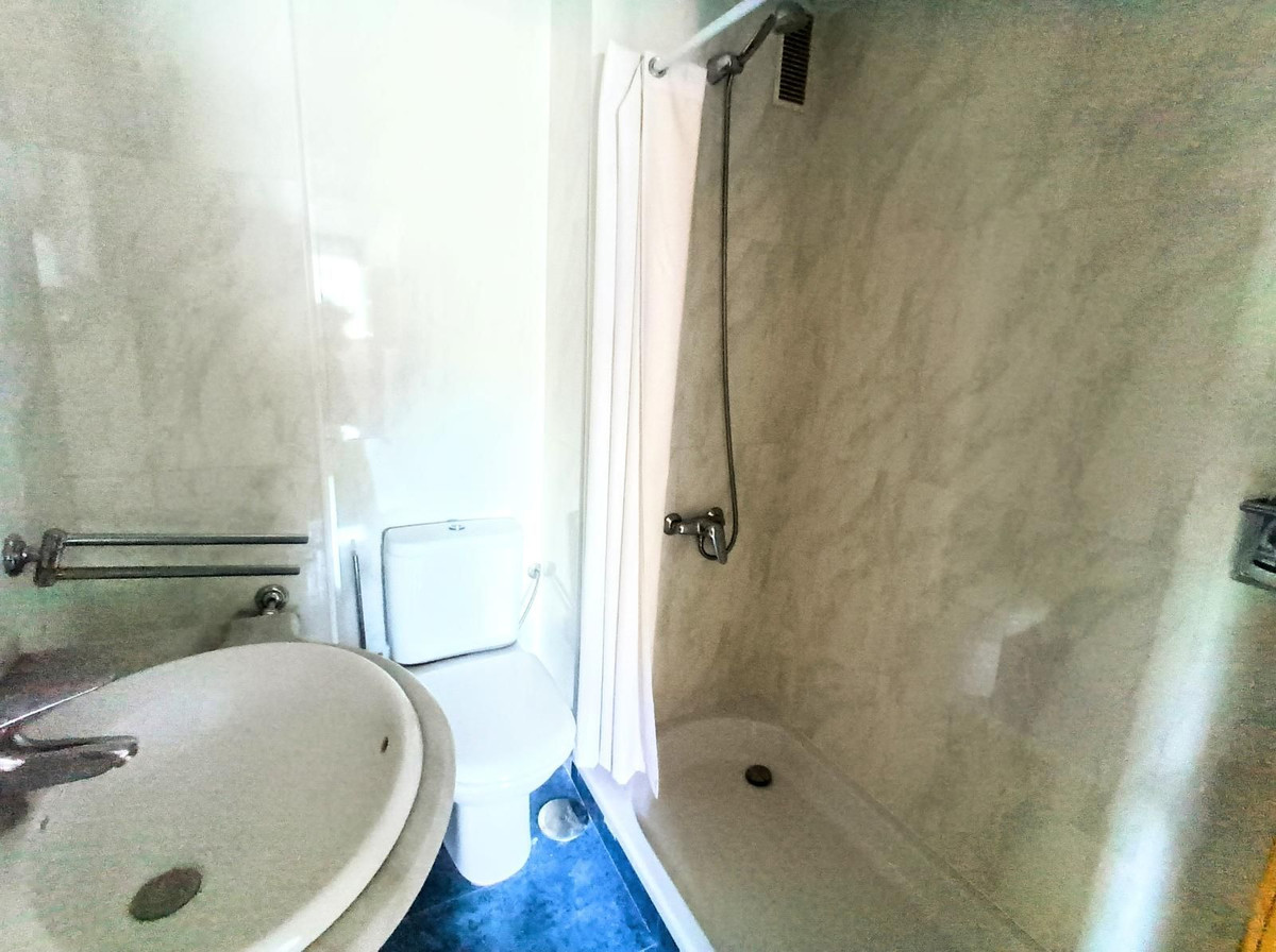 4 Bed Apartment for sale in La Carihuela Costa Del Sol, Málaga, Spain
