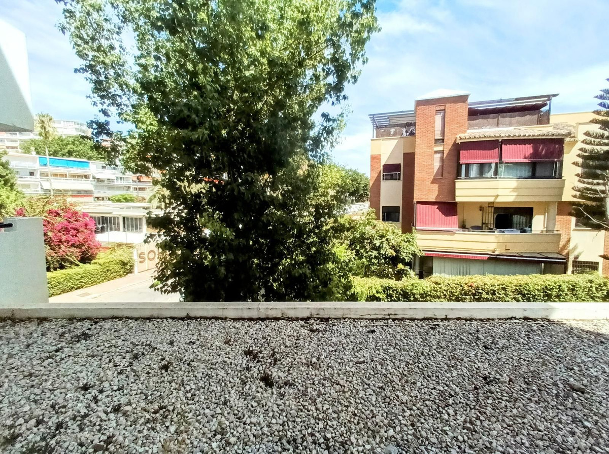 4 Bed Apartment for sale in La Carihuela Costa Del Sol, Málaga, Spain