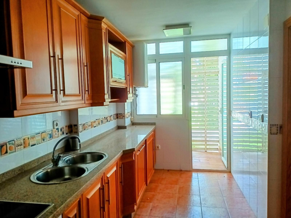 4 Bed Apartment for sale in La Carihuela Costa Del Sol, Málaga, Spain