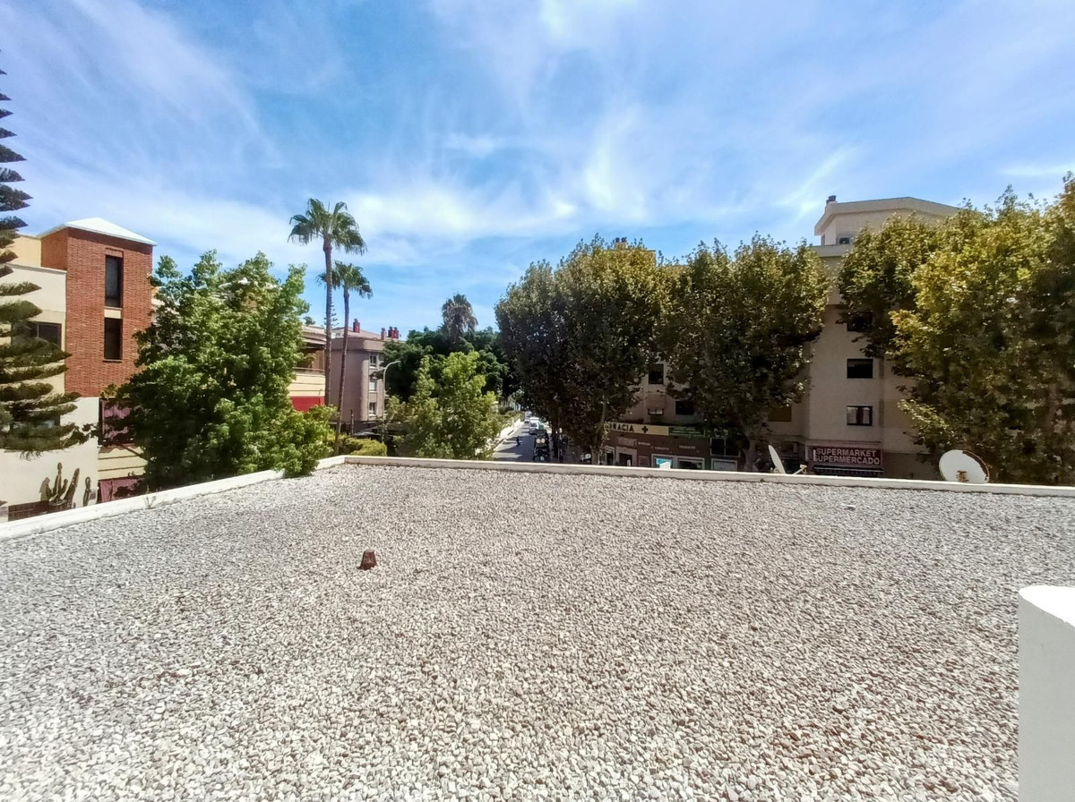 4 Bed Apartment for sale in La Carihuela Costa Del Sol, Málaga, Spain