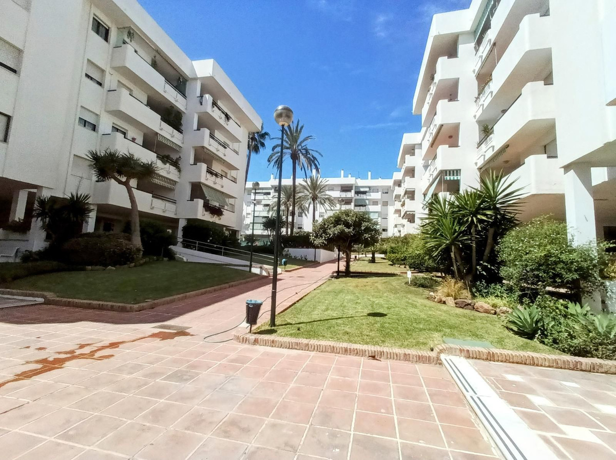 4 Bed Apartment for sale in La Carihuela Costa Del Sol, Málaga, Spain
