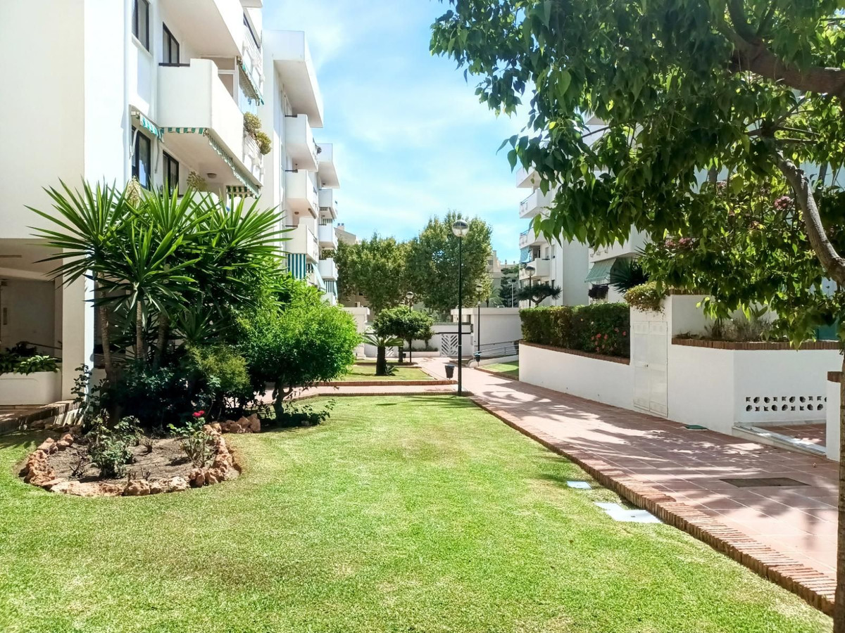 4 Bed Apartment for sale in La Carihuela Costa Del Sol, Málaga, Spain