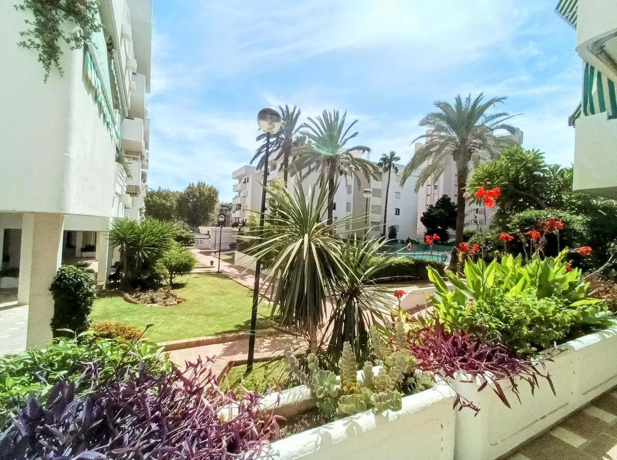4 Bed Apartment for sale in La Carihuela Costa Del Sol, Málaga, Spain