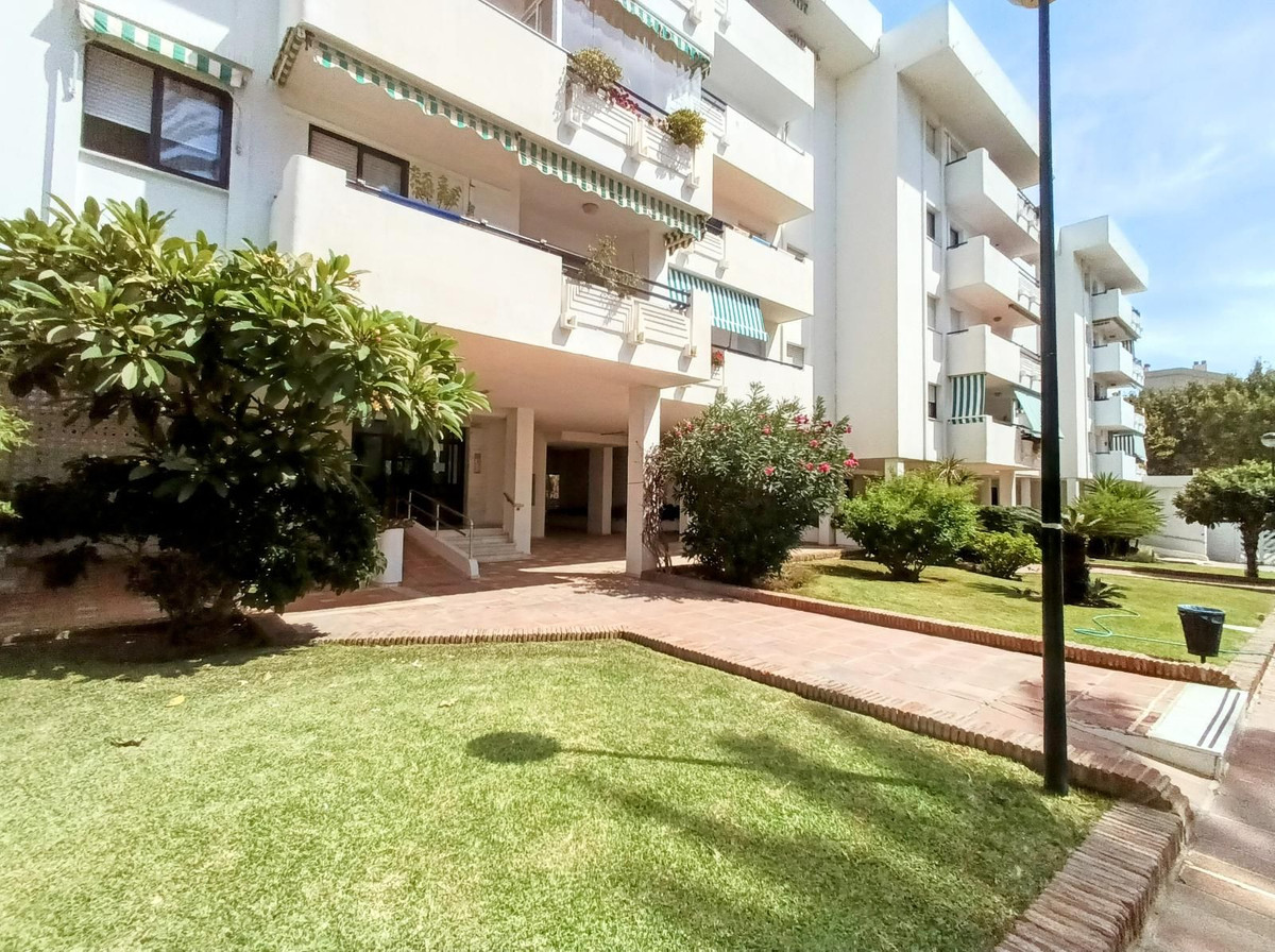 4 Bed Apartment for sale in La Carihuela Costa Del Sol, Málaga, Spain