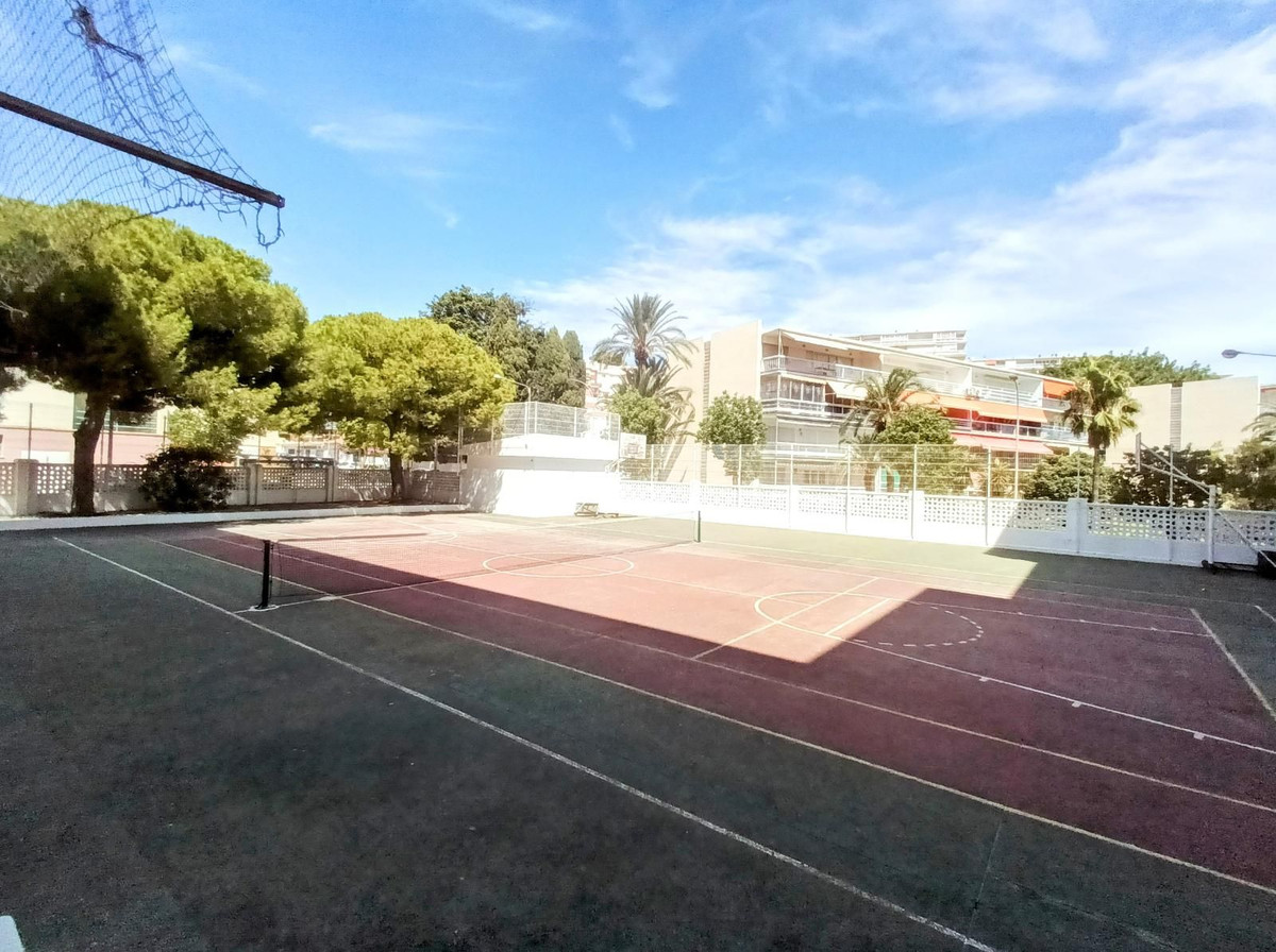 4 Bed Apartment for sale in La Carihuela Costa Del Sol, Málaga, Spain