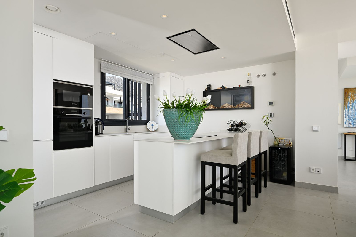 3 Bed Apartment for sale in Fuengirola Costa Del Sol, Málaga, Spain