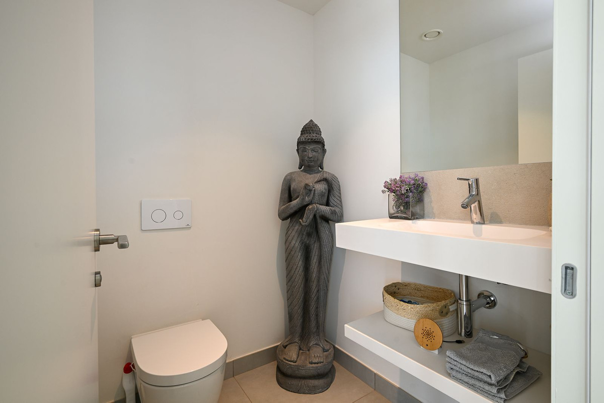 3 Bed Apartment for sale in Fuengirola Costa Del Sol, Málaga, Spain