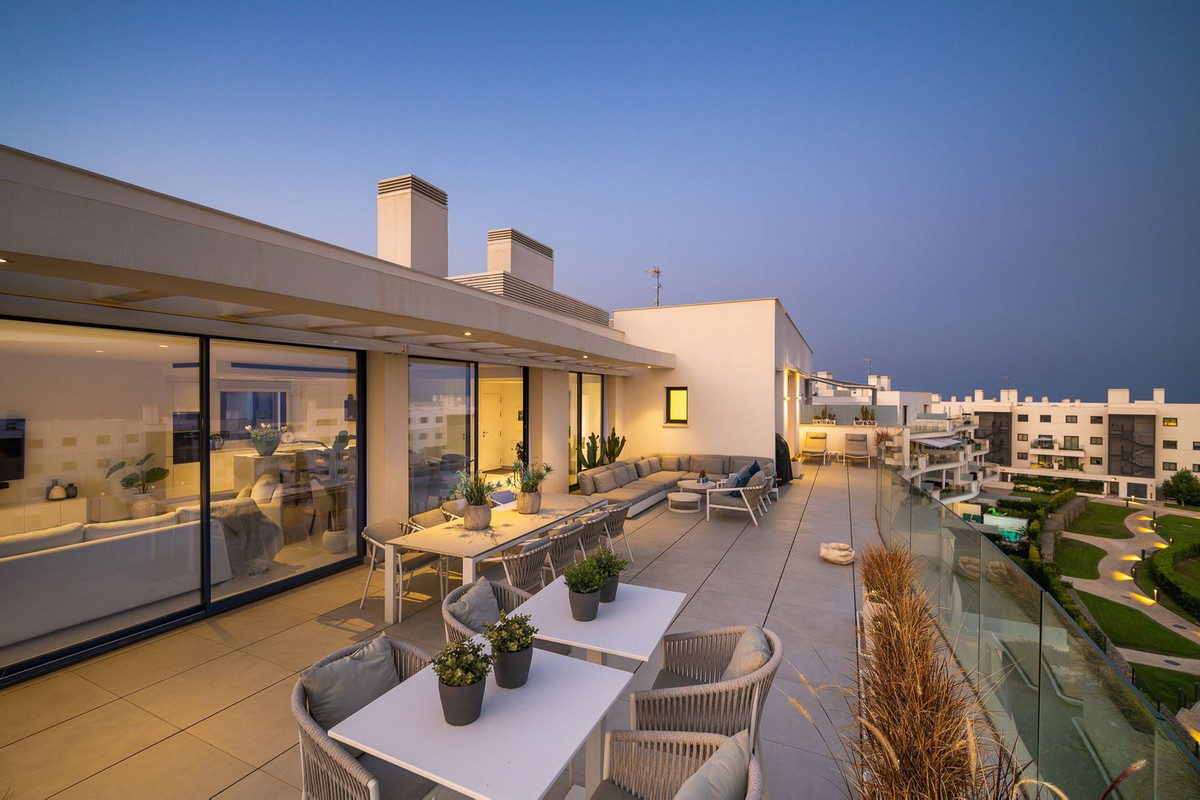 3 Bed Apartment for sale in Fuengirola Costa Del Sol, Málaga, Spain