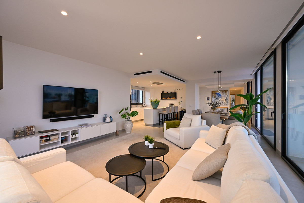 3 Bed Apartment for sale in Fuengirola Costa Del Sol, Málaga, Spain