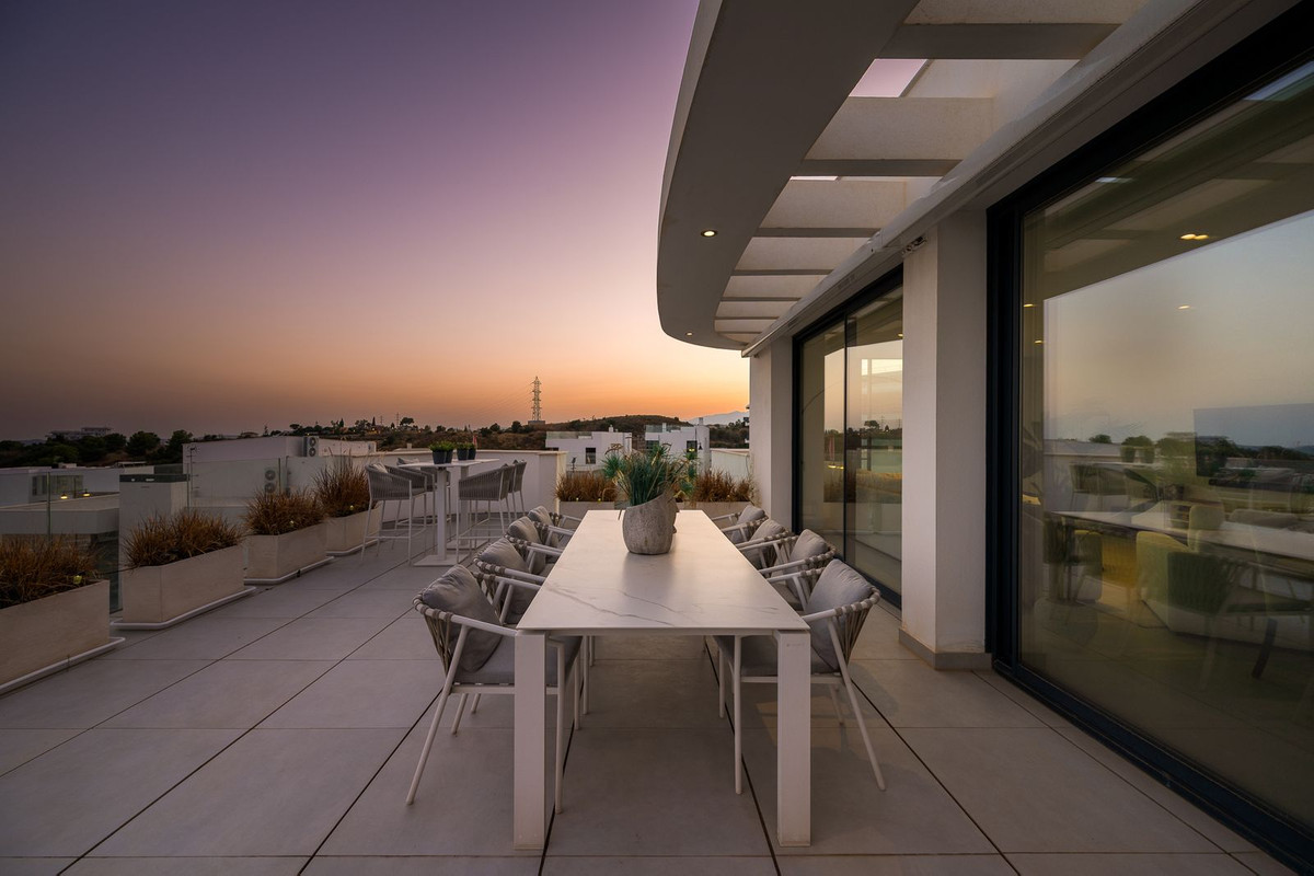 3 Bed Apartment for sale in Fuengirola Costa Del Sol, Málaga, Spain