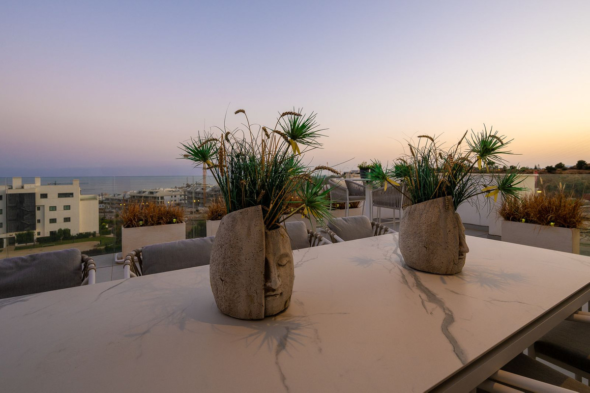 3 Bed Apartment for sale in Fuengirola Costa Del Sol, Málaga, Spain