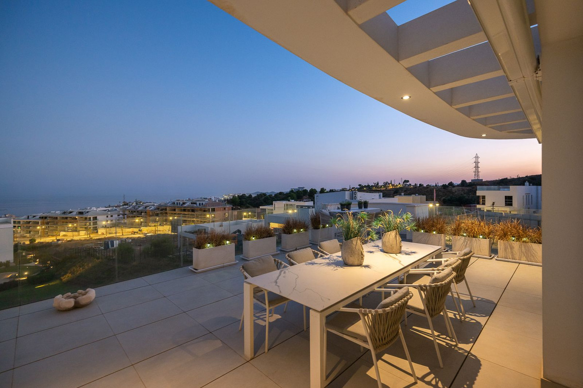 3 Bed Apartment for sale in Fuengirola Costa Del Sol, Málaga, Spain