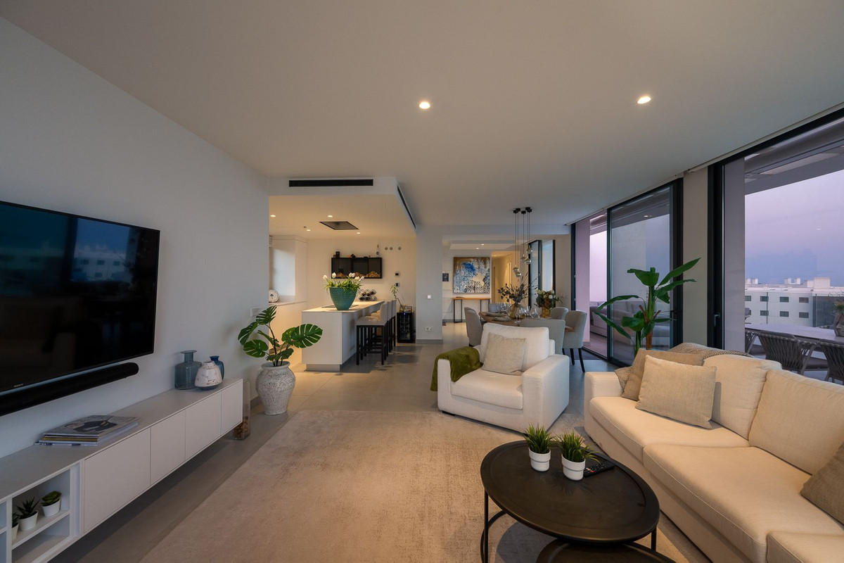 3 Bed Apartment for sale in Fuengirola Costa Del Sol, Málaga, Spain
