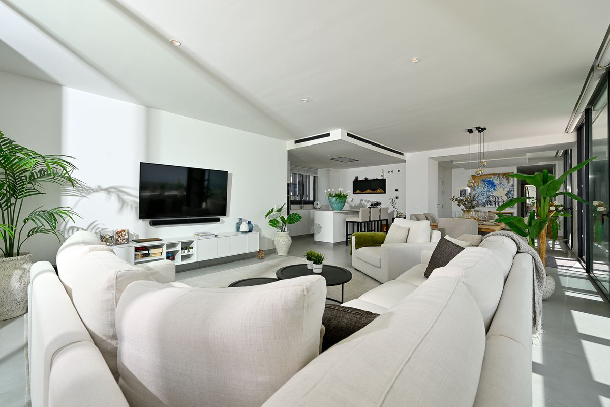 3 Bed Apartment for sale in Fuengirola Costa Del Sol, Málaga, Spain
