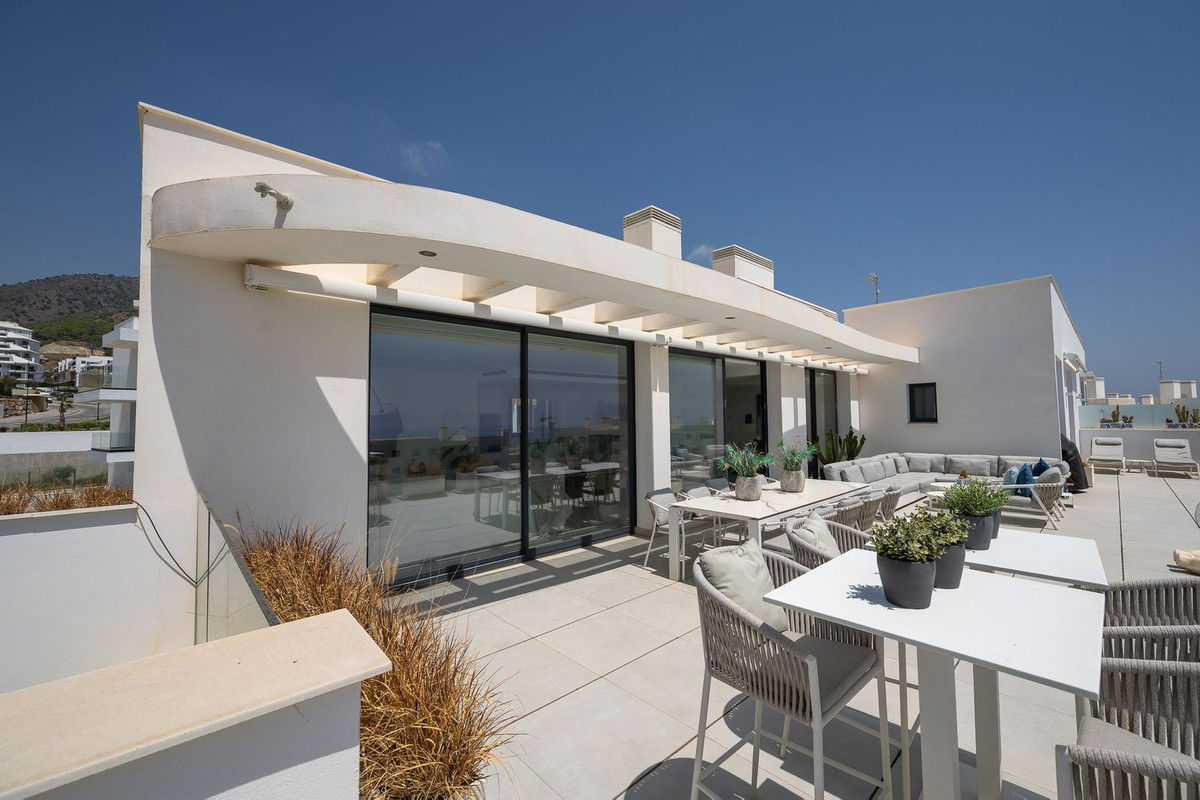 3 Bed Apartment for sale in Fuengirola Costa Del Sol, Málaga, Spain