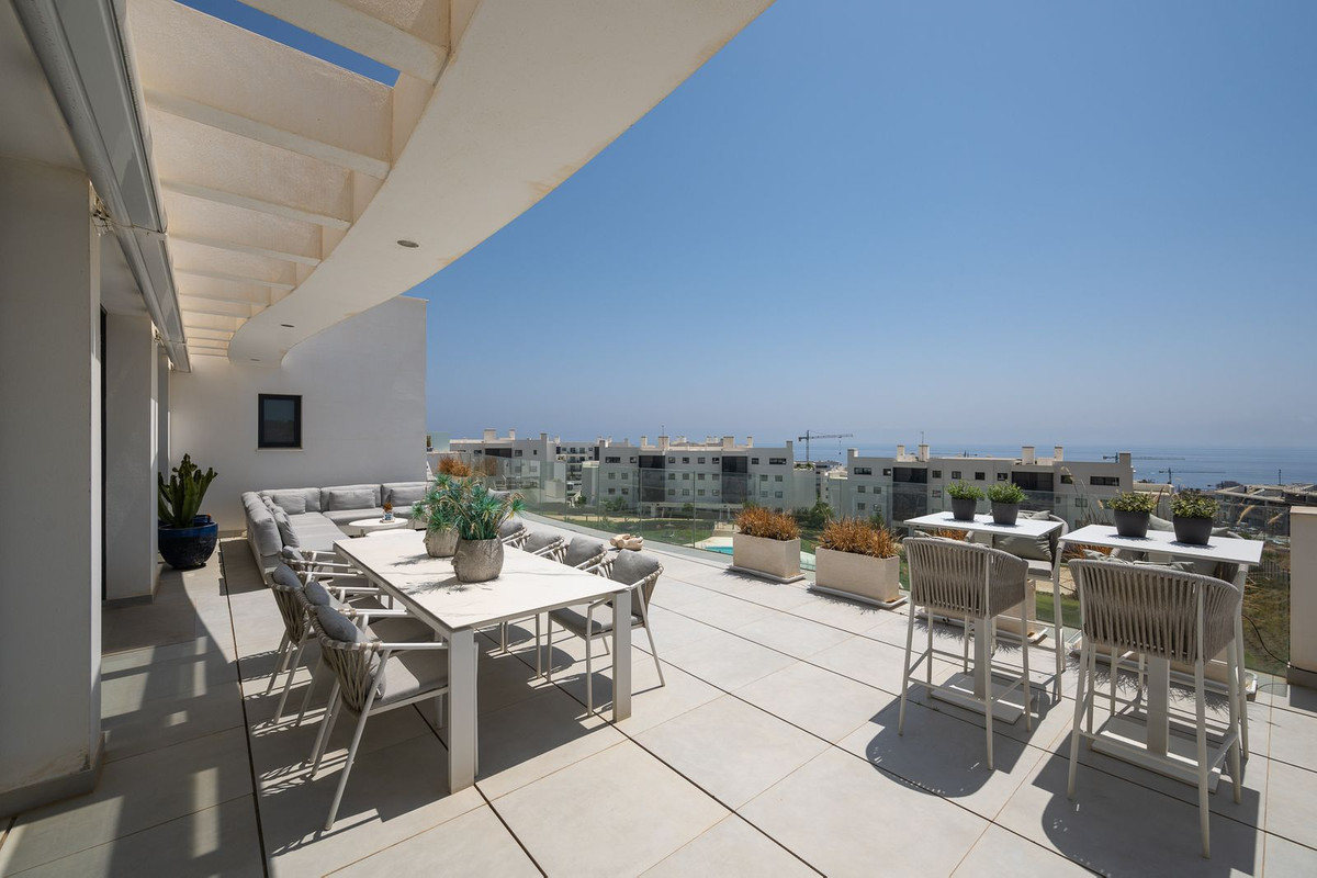 3 Bed Apartment for sale in Fuengirola Costa Del Sol, Málaga, Spain