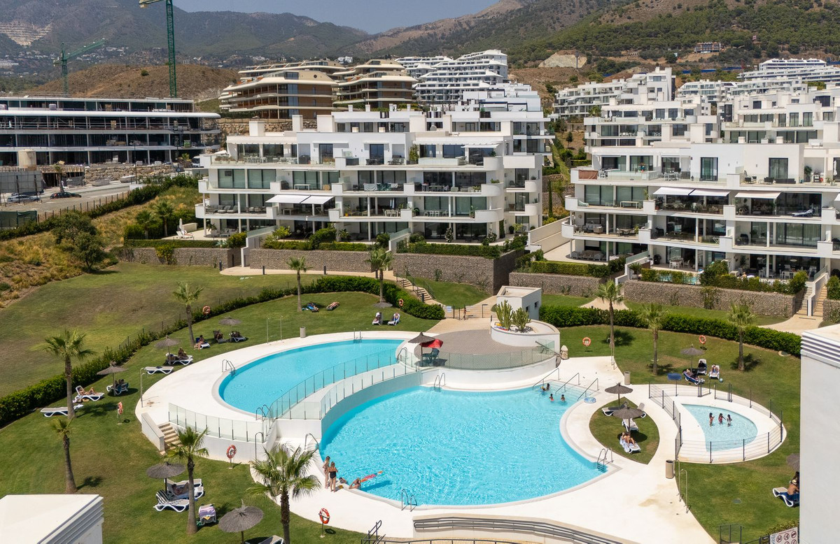 3 Bed Apartment for sale in Fuengirola Costa Del Sol, Málaga, Spain