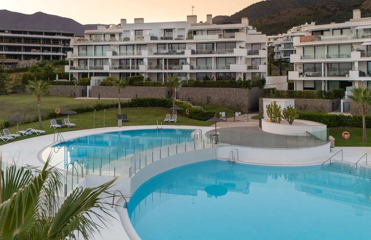 3 Bed Apartment for sale in Fuengirola Costa Del Sol, Málaga, Spain