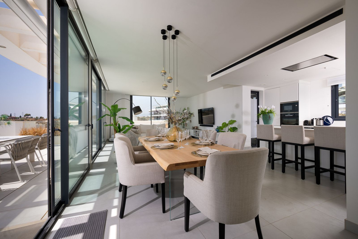 3 Bed Apartment for sale in Fuengirola Costa Del Sol, Málaga, Spain