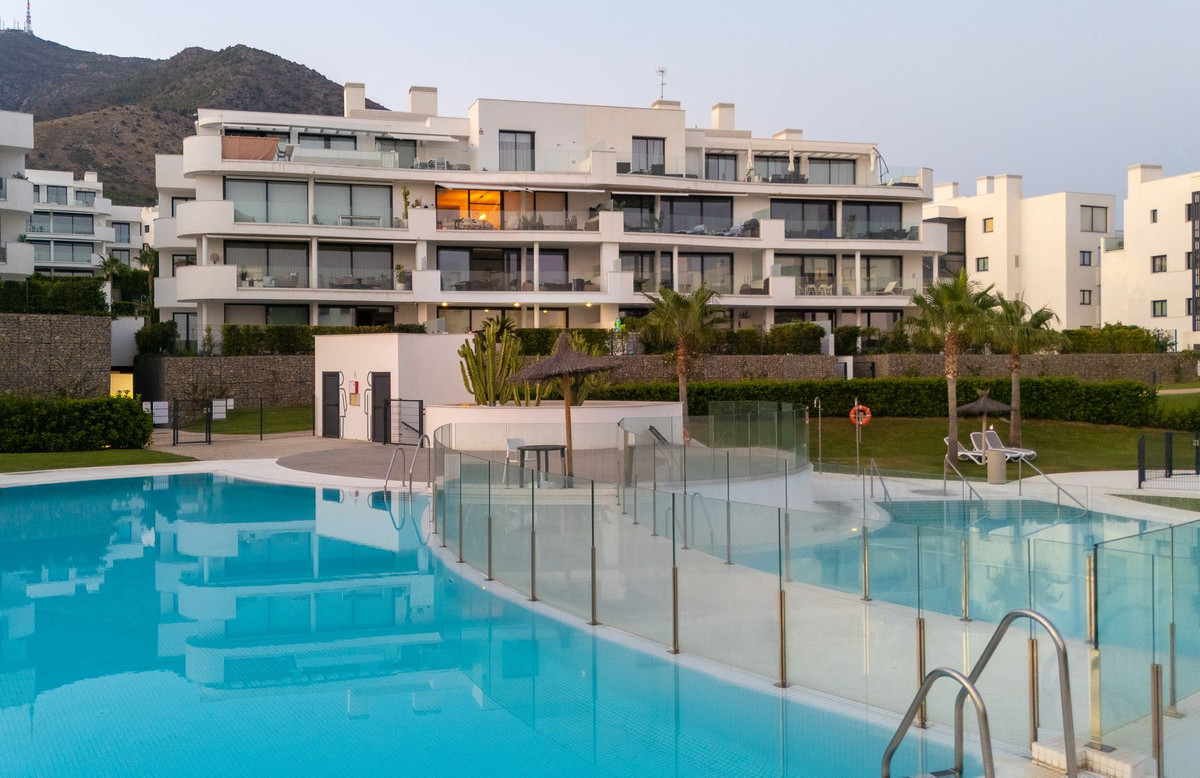 3 Bed Apartment for sale in Fuengirola Costa Del Sol, Málaga, Spain