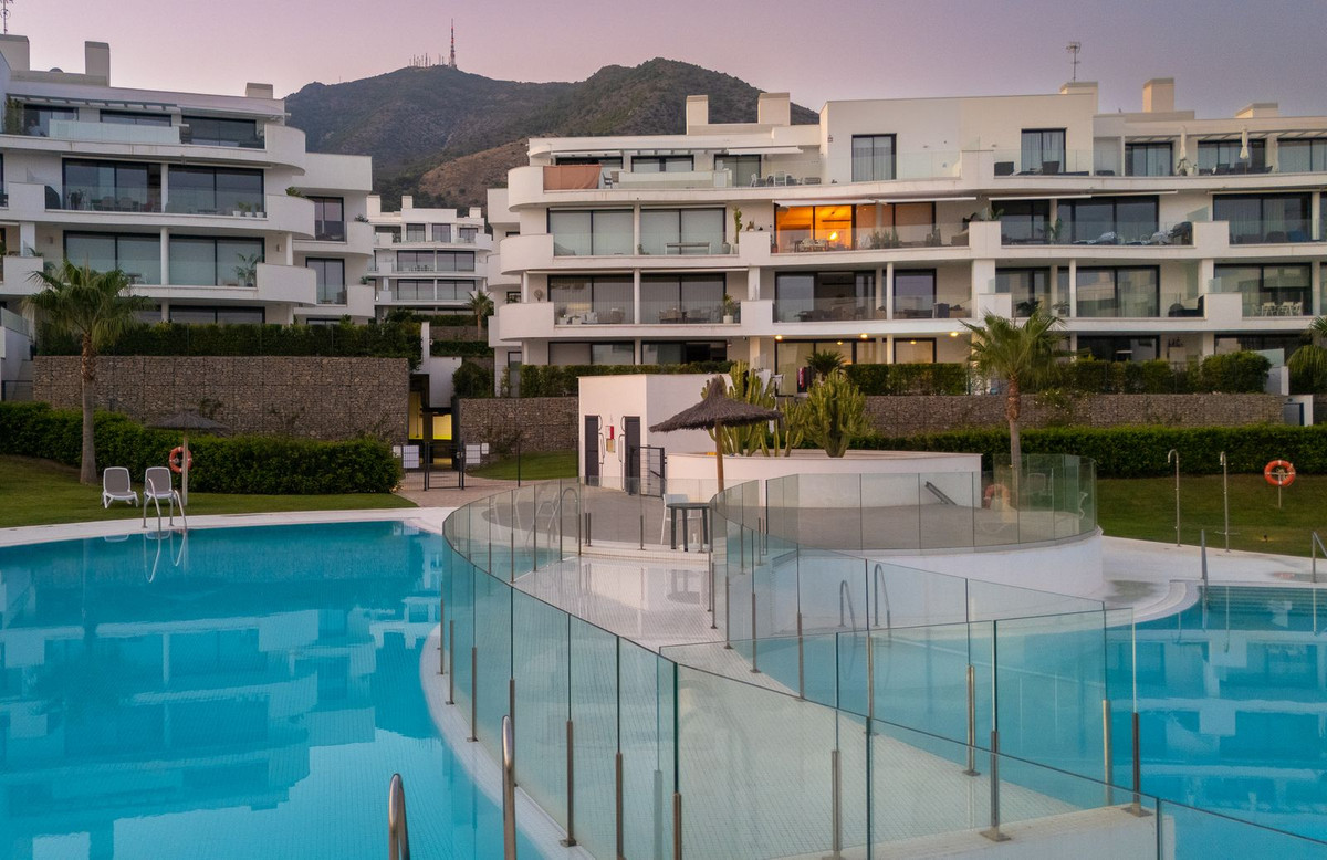 3 Bed Apartment for sale in Fuengirola Costa Del Sol, Málaga, Spain