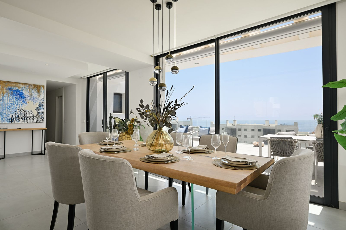 3 Bed Apartment for sale in Fuengirola Costa Del Sol, Málaga, Spain