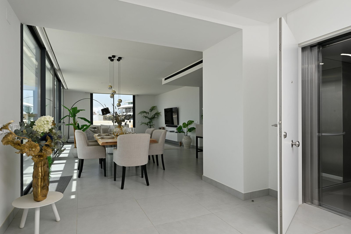 3 Bed Apartment for sale in Fuengirola Costa Del Sol, Málaga, Spain