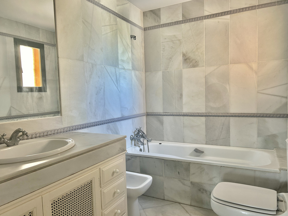Se vende Dúplex de 4 dormitorios en Costa Del Sol, Cadiz, España