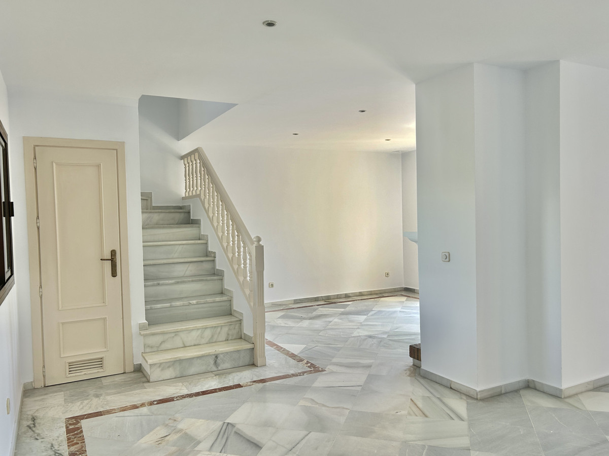 Se vende Dúplex de 4 dormitorios en Costa Del Sol, Cadiz, España