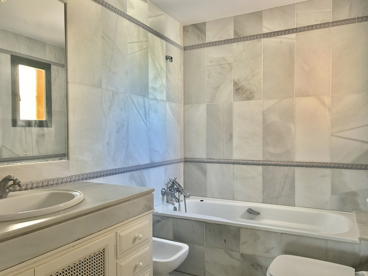 Se vende Dúplex de 4 dormitorios en Costa Del Sol, Cadiz, España