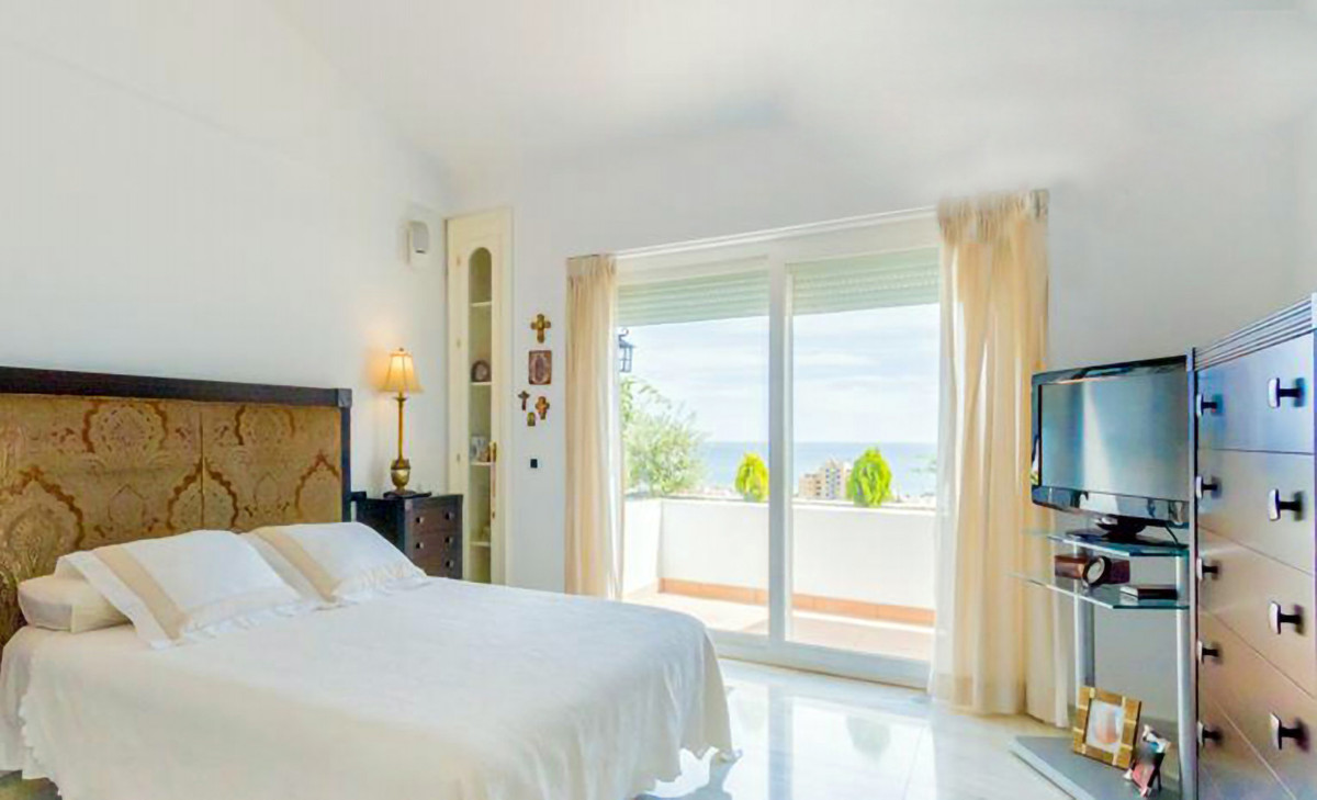 4 Bed Apartment for sale in Montemar Costa Del Sol, Málaga, Spain