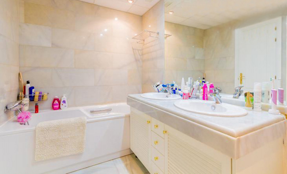 4 Bed Apartment for sale in Montemar Costa Del Sol, Málaga, Spain