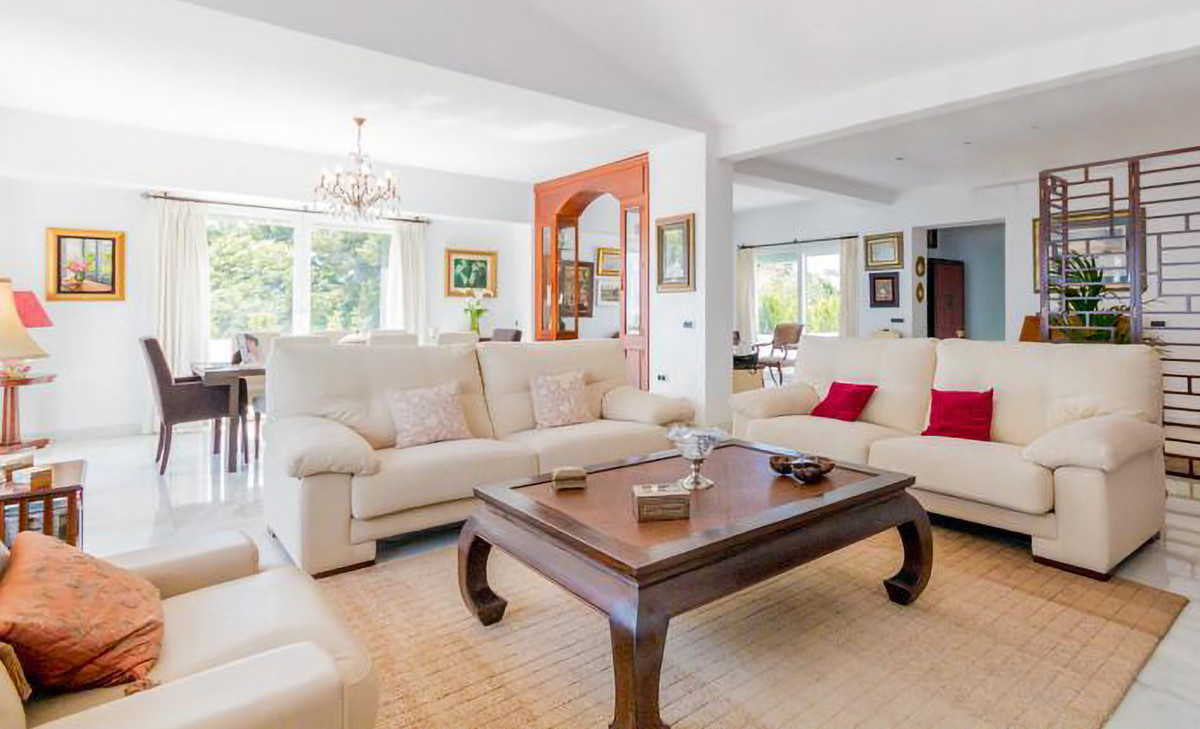 4 Bed Apartment for sale in Montemar Costa Del Sol, Málaga, Spain
