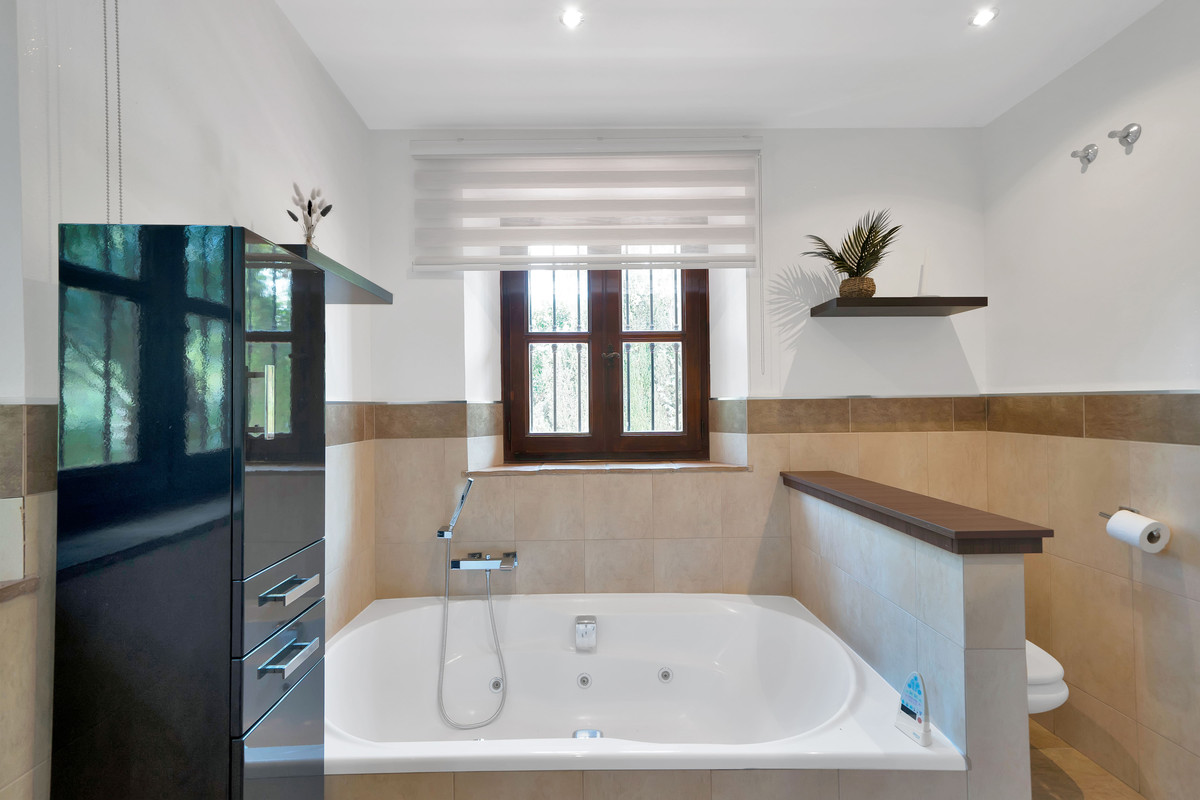 Se vende Villa - Chalet de 4 dormitorios en Costa Del Sol, Málaga, España