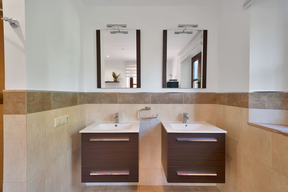 Se vende Villa - Chalet de 4 dormitorios en Costa Del Sol, Málaga, España