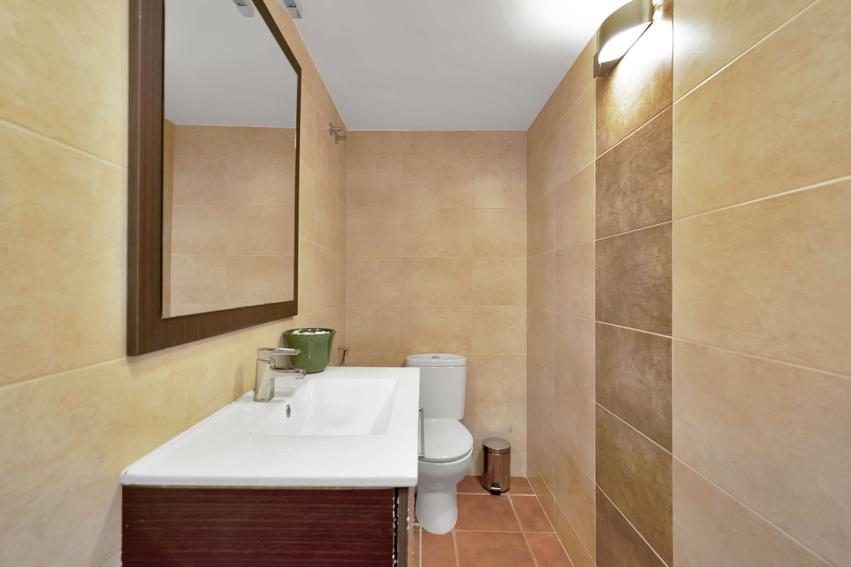 Se vende Villa - Chalet de 4 dormitorios en Costa Del Sol, Málaga, España