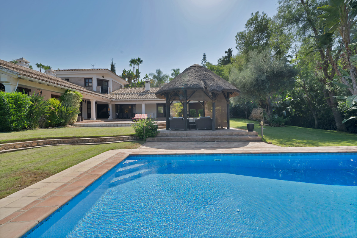 Se vende Villa - Chalet de 4 dormitorios en Costa Del Sol, Málaga, España