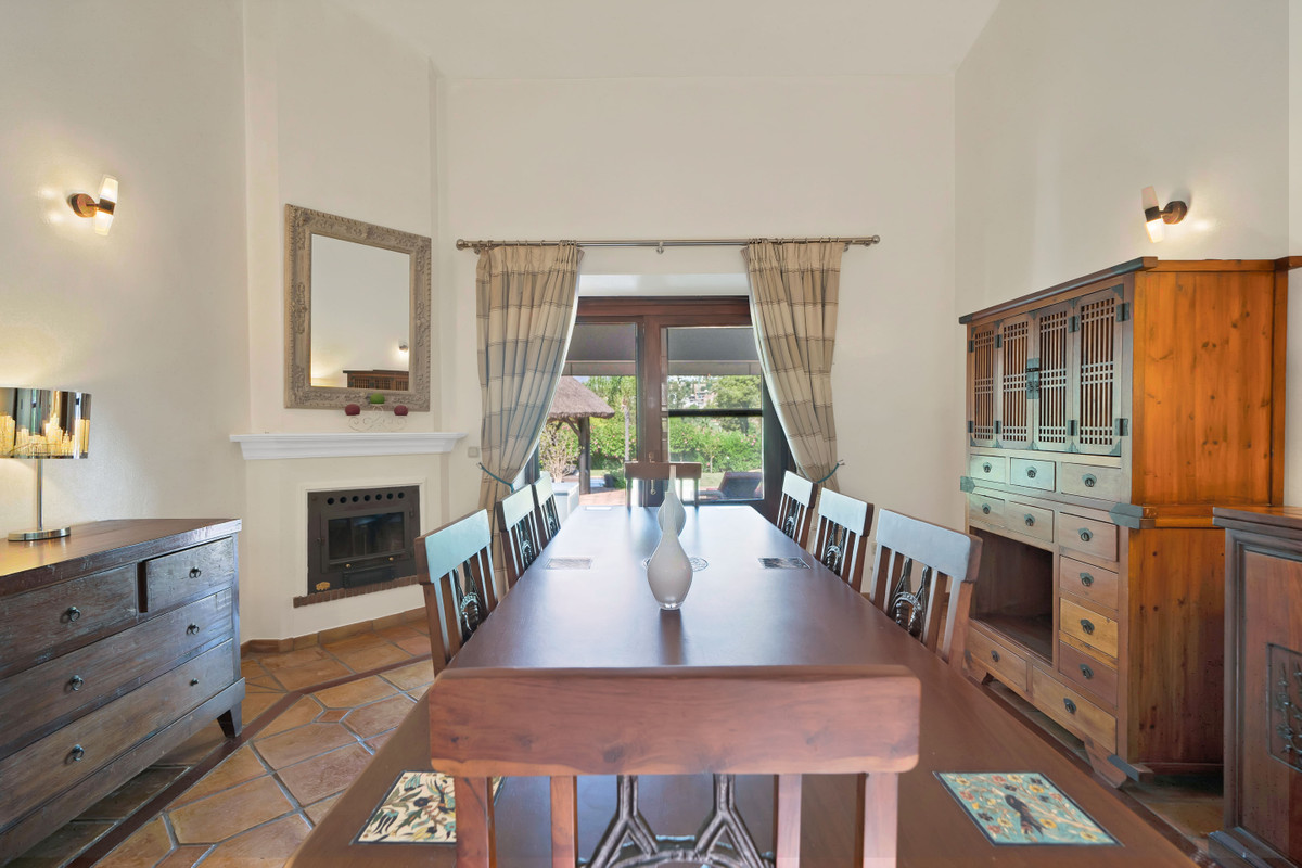 Se vende Villa - Chalet de 4 dormitorios en Costa Del Sol, Málaga, España