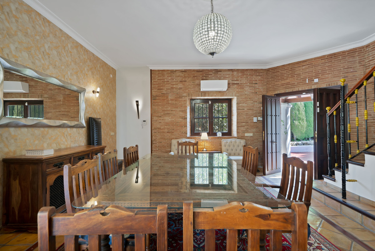 Se vende Villa - Chalet de 4 dormitorios en Costa Del Sol, Málaga, España